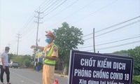 Cảnh sát truy đuổi, nổ súng chặn bắt ô tô thông chốt kiểm dịch ở Bình Phước