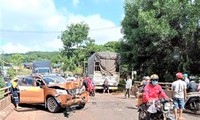 Tai nạn liên hoàn giữa 4 ô tô ở Bình Phước