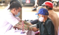 Khám bệnh, phát thuốc và trao quà cho người dân vùng biên giới tại Bình Phước