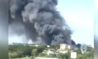 Cháy lớn tại công ty gỗ ở Bình Dương, khói bốc cao cuồn cuộn