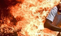 Người phụ nữ bốc cháy như đuốc trước khu nhà trọ ở Bình Dương