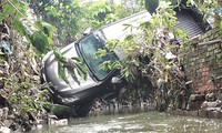 Video: Hiện trường thương tâm vụ ô tô bị nước cuốn trôi, nữ tài xế tử vong