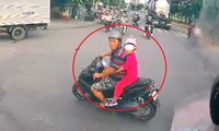 Video: Người đàn ông đi xe máy chở con nhỏ &apos;đánh võng&apos; và chặn đầu xe tải