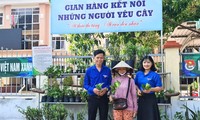 Chàng trai khởi nghiệp thành công từ &apos;loài hoa lạ’