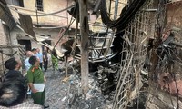 Cảnh tan hoang trong ngôi nhà cháy ở Hà Nội làm 14 người chết