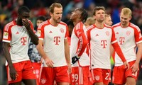 Các cầu thủ Bayern thể hiện sự thất vọng sau thất bại gây sốc.