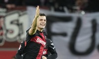 Xhaka ghi bàn mở tỷ số cho Bayer Levekusen.