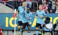 Frimpong và Grimaldo tỏa sáng mang về chiến thắng cho Leverkusen.