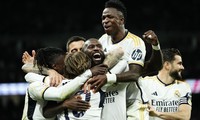 Các cầu thủ Real Madrid ăn mừng.