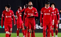 Các cầu thủ Liverpool tỏ ra đầy thất vọng sau khi bị loại khỏi Europa League.