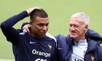 Mbappe và Deschamps.