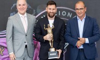 Siêu sao Lionel Messi nhận giải thưởng "Cầu thủ giành nhiều danh hiệu nhất mọi thời đại" của tờ báo hàng đầu Tây Ban Nha Marca.