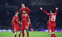 Các cầu thủ Liverpool ăn mừng bàn thắng.