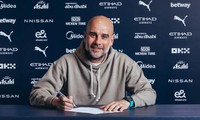 HLV Pep Guardiola gia hạn với Man City đến năm 2027.