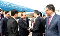 Thủ tướng Nguyễn Xuân Phúc đến sân bay Hồng Kiều, Thượng Hải. Ảnh: VGP/Quang Hiếu