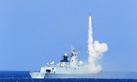 Hải quân Trung Quốc tập trận bắn tên lửa trên biển Đông ngày 28/7/2015. Ảnh: CFP.