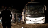 Xe chở du khách Việt bị đánh bom