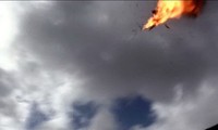 Máy bay không người lái của phiến quân Houthi phát nổ tại lễ diễu binh của binh sỹ Yemen ở căn cứ không quân al-Anad, tỉnh Lahj ngày 10/1/2019. (Ảnh: AFP/TTXVN)