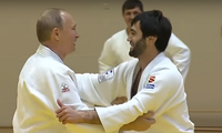 Tổng thống Nga Putin bị thương khi đánh bại nhà vô địch Olympic Judo