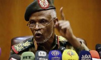 Người đứng đầu Ủy ban chính trị thuộc hội đồng quân sự chuyển tiếp, Trung tướng Omar Zain al-Abdin. (Nguồn: Middle-east-online)