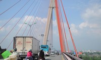 Cầu Cần Thơ bắc qua sông Hậu, nối TP Cần Thơ với tỉnh Vĩnh Long. Ảnh: Cảnh Kỳ