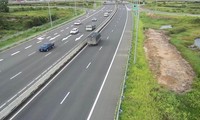 Hai ngày thu phí chính thức, lượng xe vào cao tốc Trung Lương – Mỹ Thuận giảm