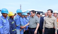 Thủ tướng thăm công nhân