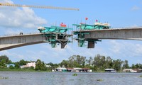 Cận cảnh công trình cầu Châu Đốc bắc qua sông Hậu sắp hợp long 