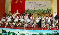 Tặng xe đạp cho học sinh nghèo vượt khó TP Cần Thơ