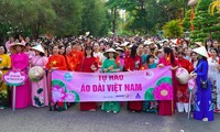 5.000 phụ nữ Đồng Tháp diện áo dài hoa sen
