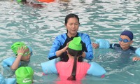 Kình ngư Ánh Viên dạy bơi miễn phí cho trẻ em 