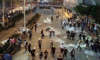 Cảnh hỗn loạn trên đường phố ở Hong Kong