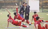 HLV Park Hang Seo và các học trò cần tự làm mới mình trong bối cảnh các đối thủ trong khu vực đã hiểu khá rõ lối chơi của đội tuyển Việt Nam ảnh: VSI