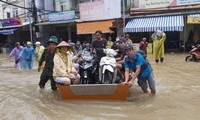 Đợt mưa lụt lịch sử khiến hàng ngàn người dân ở đảo Ngọc Phú Quốc phải sơ tán. Ảnh: VTC