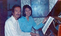 Thái Thanh và anh ruột Phạm Đình Chương - người đóng vai trò quan trọng trong sự nghiệp của bà lúc khởi đầuẢnh: Tư liệu