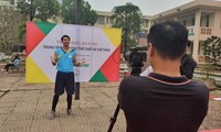 Giảng viên ĐH Quốc gia Hà Nội với tiết dạy trực tuyến môn thể dục ảnh: Diệp An