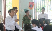 Ông Mai Văn Trinh, Cục trưởng Cục quản lý chất lượng giáo dục (Bộ GD&ĐT) cùng đoàn công tác kiểm tra công tác chuẩn bị thi tại Thanh Hóa