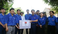 TW Đoàn thăm, tặng quà cho đội tình nguyện Hoa phượng đỏ, Hành quân xanh