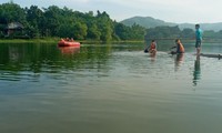 Lật nhà bè ở Thanh Hoá, 7 người bơi được vào bờ, 2 người đuối nước