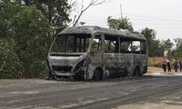 Thanh Hoá: Xe khách bất ngờ bốc cháy ngùn ngụt khi đang lưu thông 