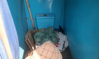 Loạt nhà vệ sinh công cộng ở TP Thanh Hoá xuống cấp, cửa đóng then cài