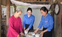 Ấm lòng bữa cơm tri ân tại gia đình Mẹ Việt Nam anh hùng