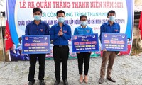 Đoàn viên các cơ sở đoàn với hoạt động làm vệ sinh môi trường hưởng ứng lời kêu gọi của Tỉnh đoàn Quảng Bình.