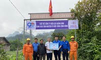Khánh thành và đưa vào sử dụng công trình "Thắp sáng đường quê" do tuổi trẻ của Công ty Điện lực Quảng Bình hỗ trợ.