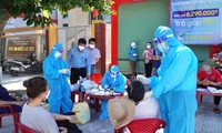 CDC Quảng Bình lấy mẫu xét nghiệm (ảnh minh họa).