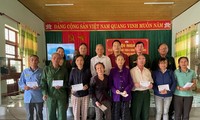 Báo Tiền Phong tặng quà cựu Thanh niên xung phong tại Quảng Bình 