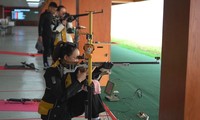 Xạ thủ Việt Nam &apos;mặc giáp khủng&apos; luyện bắn đạn thật trước thềm SEA Games 31