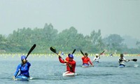 Các vận động viên gấp rút tập luyện trên đường đua thuyền đẹp nhất tại Việt Nam 