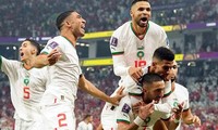 Các cầu thủ Morocco ăn mừng bàn thắng.