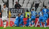 Hai lần bị khước từ bàn thắng, Juventus ‘phơi áo’ trước Napoli vào phút bù giờ